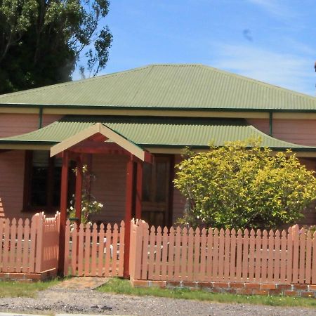 Kerrellie Cottages 2, 4 & 8 Reid Street Strahan Εξωτερικό φωτογραφία