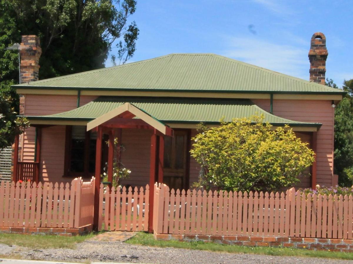 Kerrellie Cottages 2, 4 & 8 Reid Street Strahan Εξωτερικό φωτογραφία